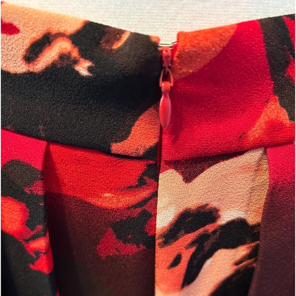 Eva Mendes Red Floral, Pleated, A-Line Skirt with Pockets and Back Zip - Picture 3 of 4